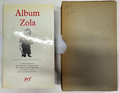 un vieux livre sur lequel figure l'image d'un homme tenant une cigarette