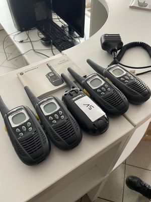 Lot de 5 talkie-walkie Motorola.