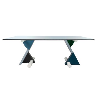 une table avec un plateau en verre et des pieds en métal