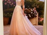 une photo d'une photo représentant une femme en robe de mariée