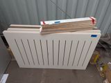 un gros plan d'un radiateur posé à même le sol