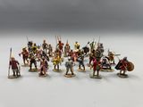 un ensemble de figurines représentant des soldats armés de lances et de boucliers