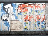un graffiti sur la façade d'un immeuble, sur lequel est représenté un homme