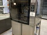 une image d'une machine dans un entrepôt