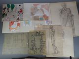 de nombreux dessins sur le mur d'une pièce
