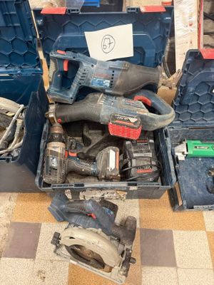 de nombreux outils rangés dans une mallette