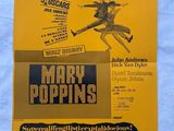 une affiche du film « Mary Poppins », avec elle dans le rôle-titre