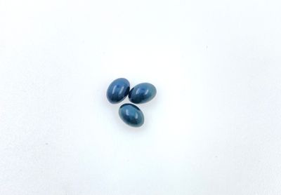 TROIS SAPHIRS étoilés sur papier, taille cabochon, pour un t…