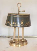 LAMPE BOUILLOTTE en bronze à deux lumières et abat-jour en t…