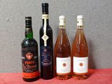 trois bouteilles de vin posées sur une table, l'une à côté de l'autre