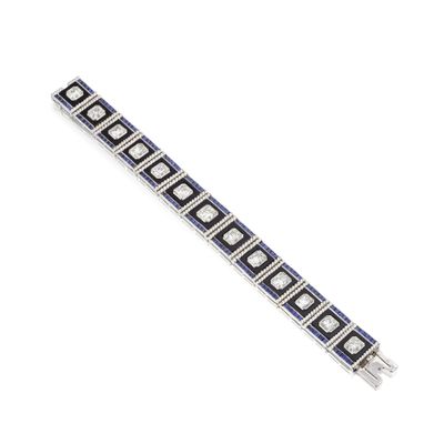 un bracelet Art déco orné de carrés en émail bleu et blanc