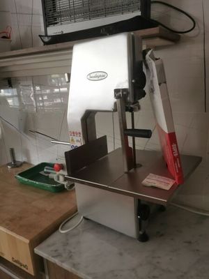 a machine that is sitting on a counter in a kitchen