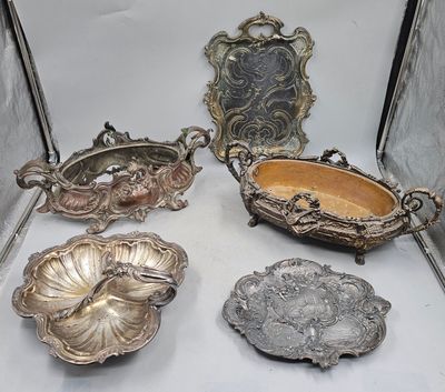 264 / ss tble rge / Lot en métal comprenant un plat à … - Photo 1