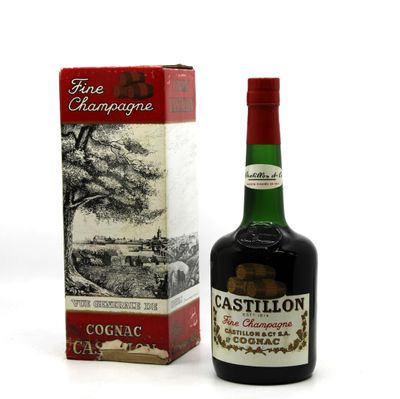 une image représentant une bouteille de vin posée à côté d'un carton de vin