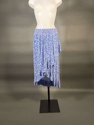 Bérénice. Jupe à volants asymétrique à motif floral bleu et …