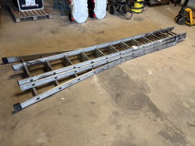 a lot of metal items that are on the floor