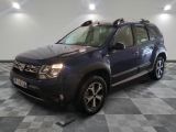 une photo d'un 4x4 bleu garé dans un garage