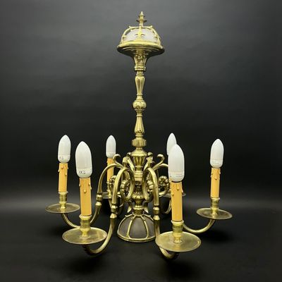 Important lustre en laiton à six bras de lumière, le fût de …