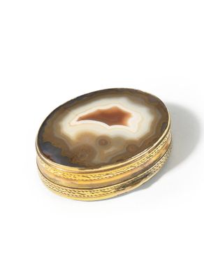 an image of a gold and agate ring with a large agate in the center