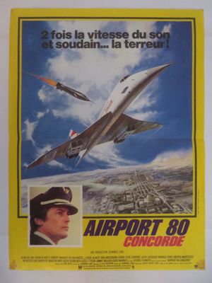 L'affiche du film « Airport 80 » est accrochée au mur.
