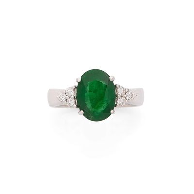 bague ovale en émeraude et diamant