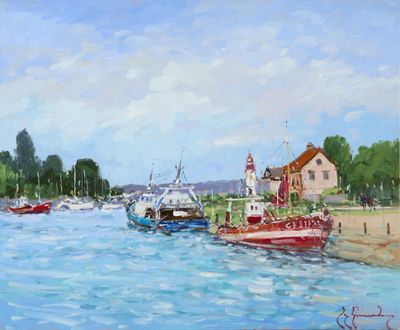 tableau représentant des bateaux dans un port, avec des maisons et des arbres en arrière-plan