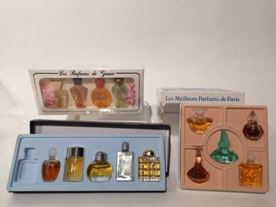 trois parfums dans la boîte posée sur la table