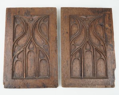 paire de panneaux architecturaux anciens en bois sculpté
