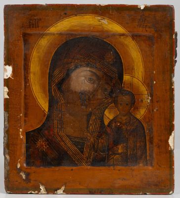 une peinture ancienne représentant une femme tenant un bébé dans ses bras