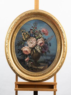 peinture représentant un vase de fleurs posé sur un socle, sur fond blanc