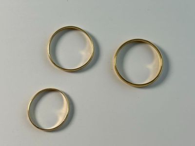 3 alliances en or 750 millièmes. Poids 6,23 g - Photo 1