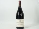 une bouteille de vin posée sur une table