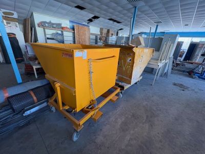 Lot de 9 bennes (7 de 1000 L, 2 de 400 L), 1 bac à béton - Photo 1