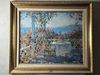 une photo d'un tableau représentant une table sur laquelle sont disposées des fleurs