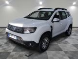 la dacia blanche est garée sur un carrelage à carreaux