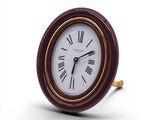 une petite horloge dont le cadran est orné de chiffres romains