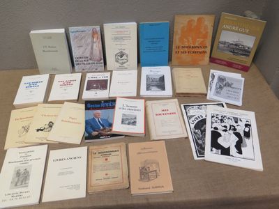 a lot of books on a table that are sitting on the table