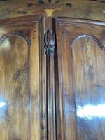 Armoire en noyer mouluré de réserves et décor marqueté flora… (photo 3)