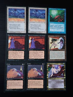 les cartes sont sur la table, prêtes à être jouées dans la partie