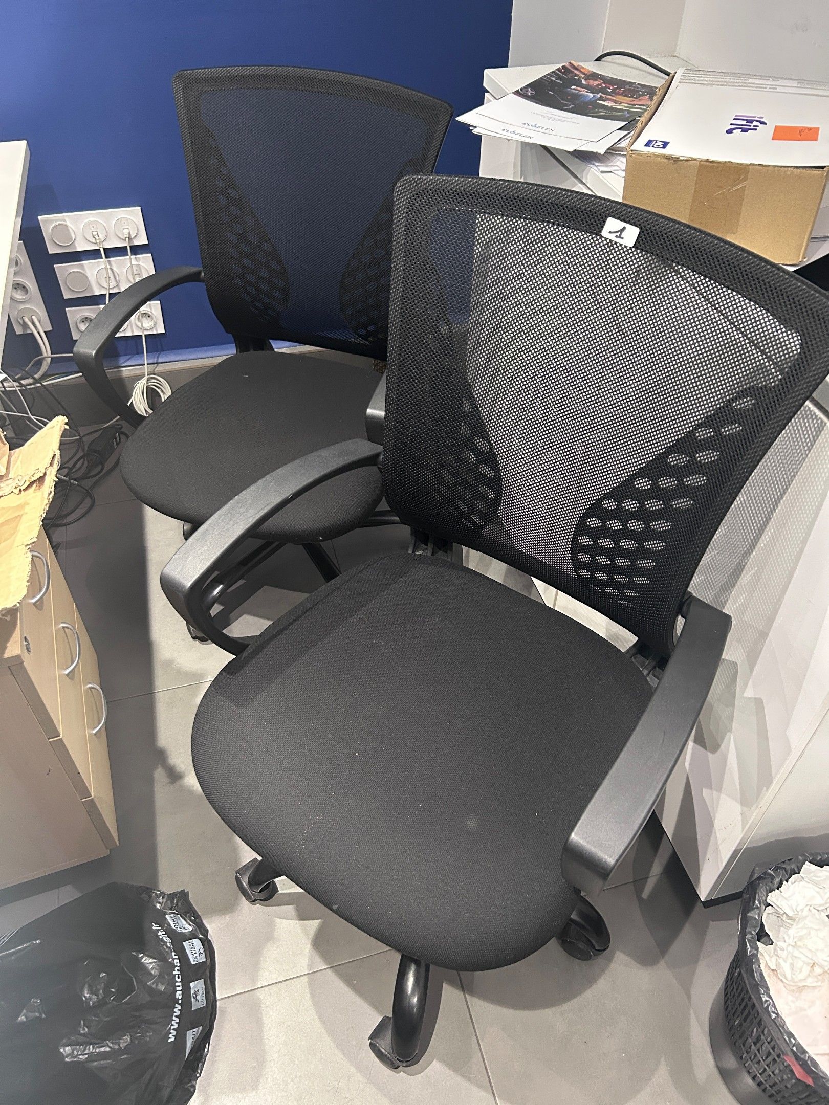 - 2 fauteuils de bureau mobiles