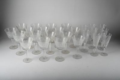 BACCARAT ? Partie de service en cristal taillé comprenant di…