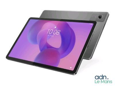 un gros plan d'une tablette sur fond violet