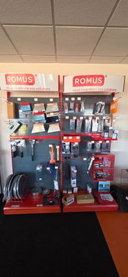 un vaste choix d'outils en vente dans le magasin