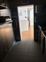 Un meuble de plonge avec un bac et une poubelle à ordure (sa… (photo 2)