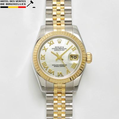 une photo d'une montre Rolex dont le cadran comporte des chiffres romains