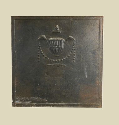 Plaque de cheminée en fonte de forme quandrangulaire à décor…