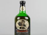une bouteille de whisky sur laquelle figure le visage d'un homme