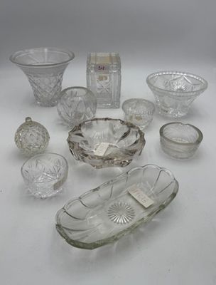 a lot of glass items that are on the table