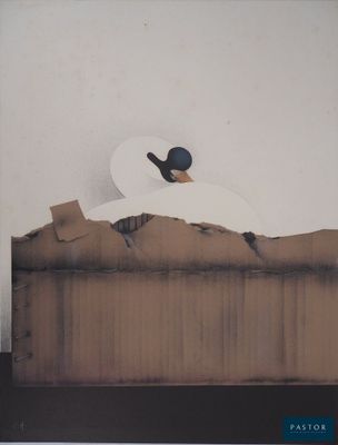 une photo d'un cygne allongé sur un lit