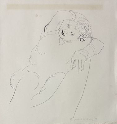 dessin représentant une femme assise sur une chaise, les bras croisés